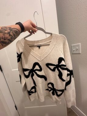 Express Ivory V-Neck Sweater with Black Bow Motif